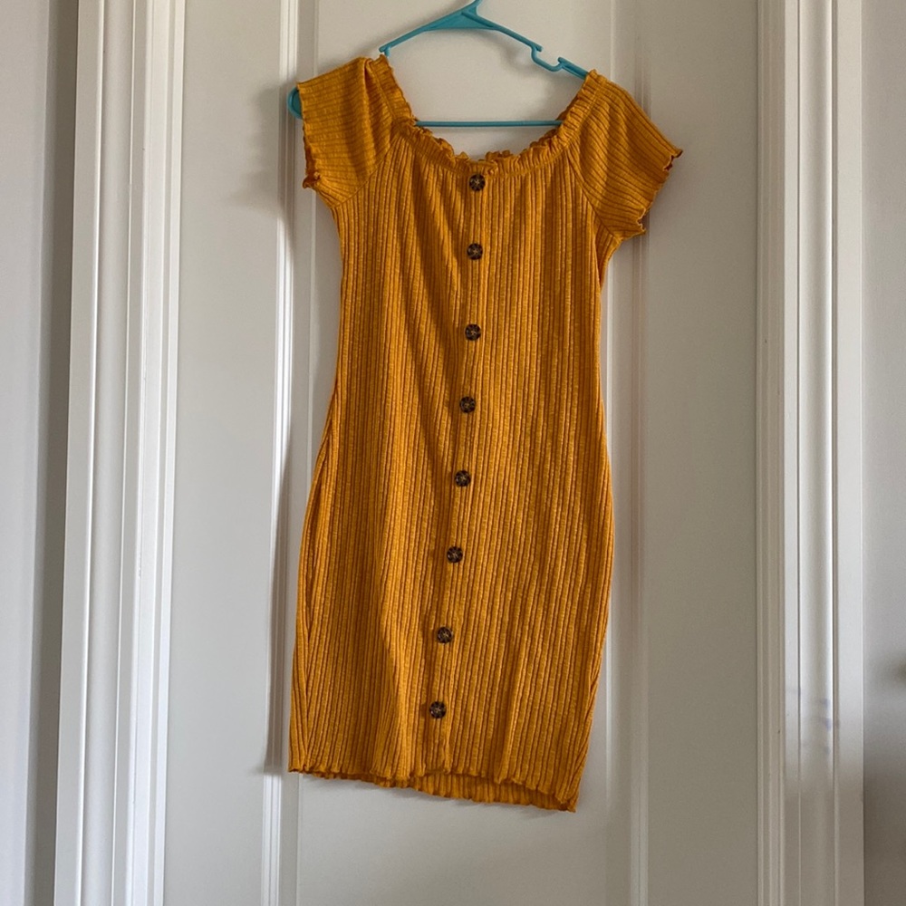 Off the shoulder button down yellow tight fitting dress
